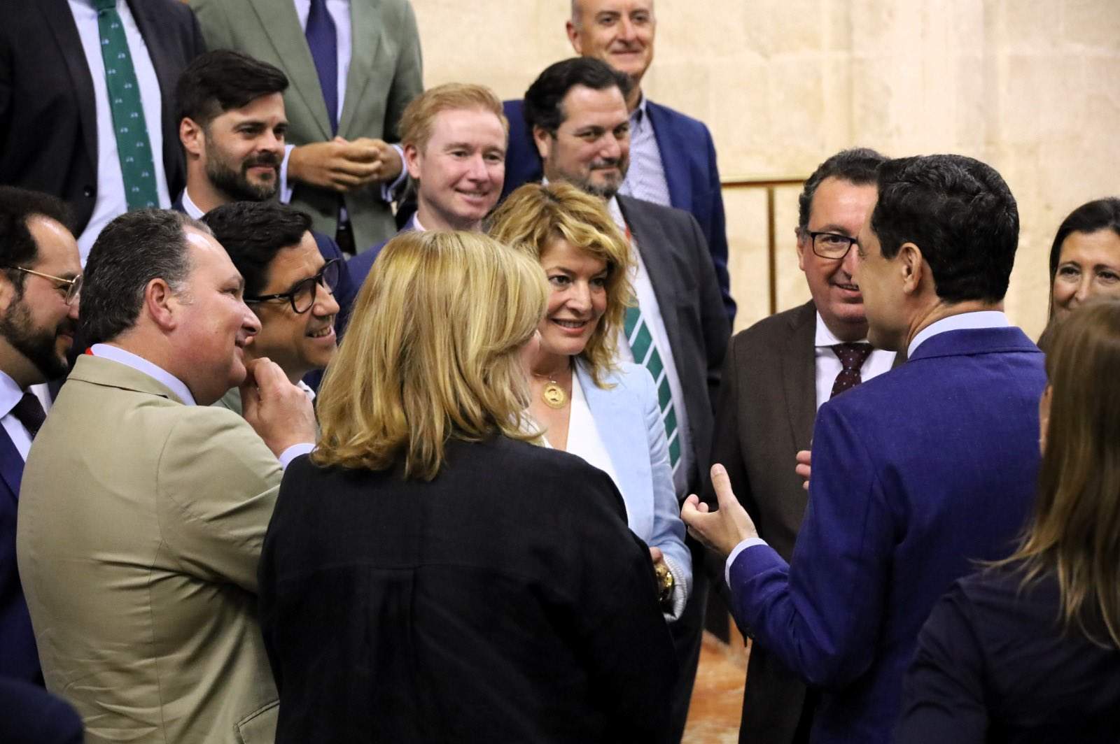 Juanma Moreno junto a Miranda, González y Toscano en el Parlamento