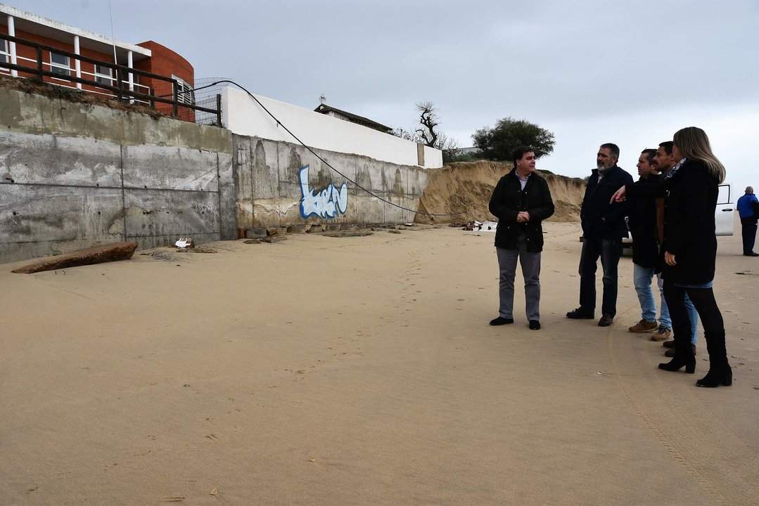 Hernández Cansino, en la playa de El Portil