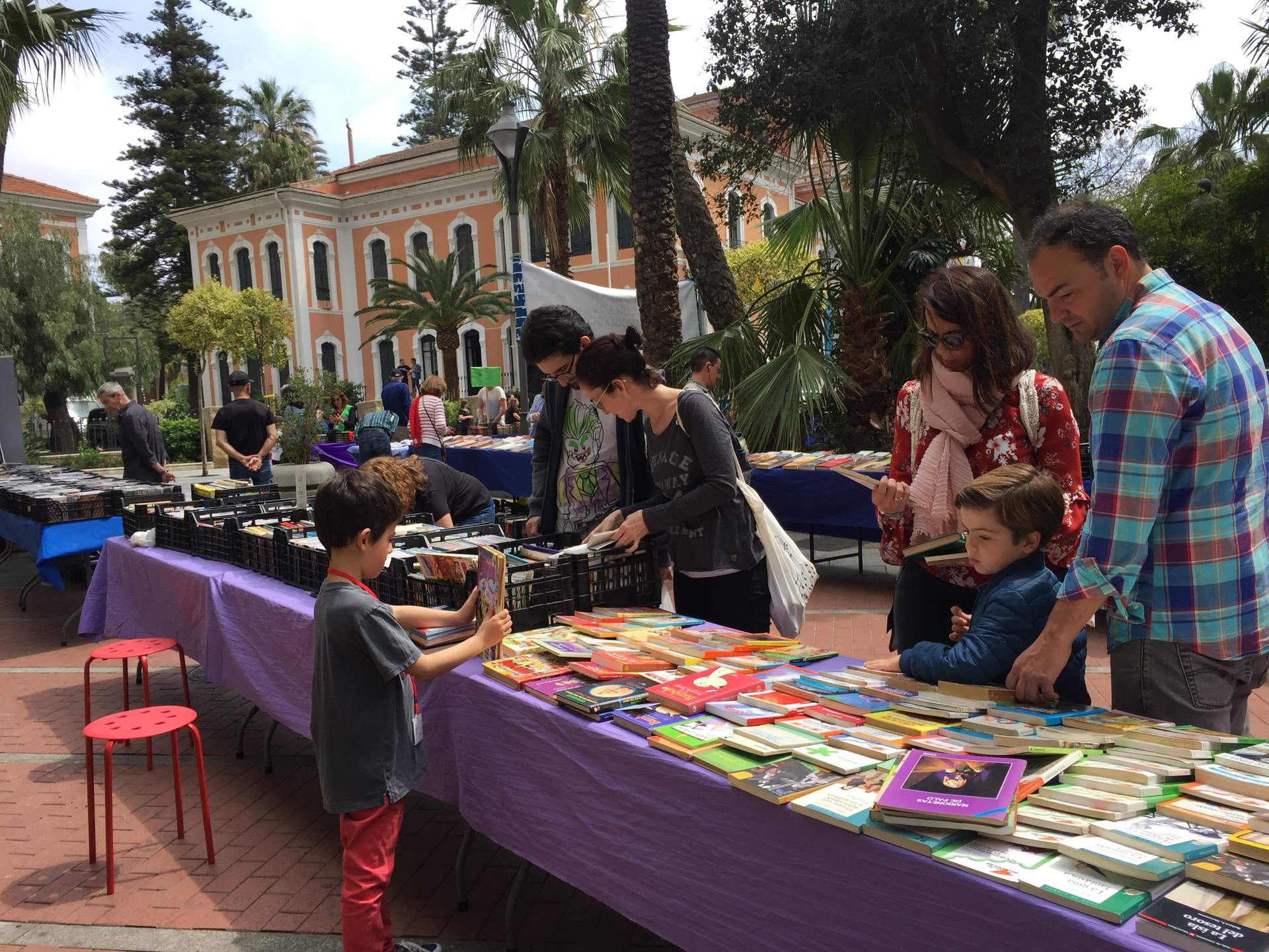 Stand del libro solidario