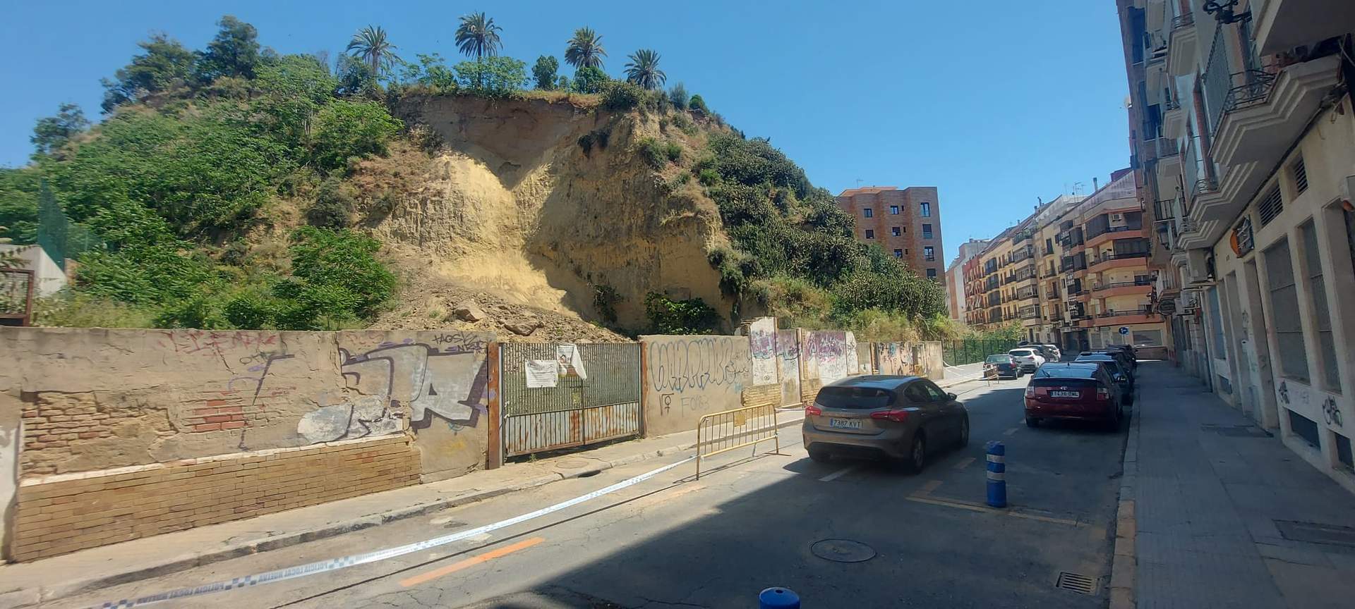 Vista de la calle Aragón, con el cabezo de San Pedro en primer plano
