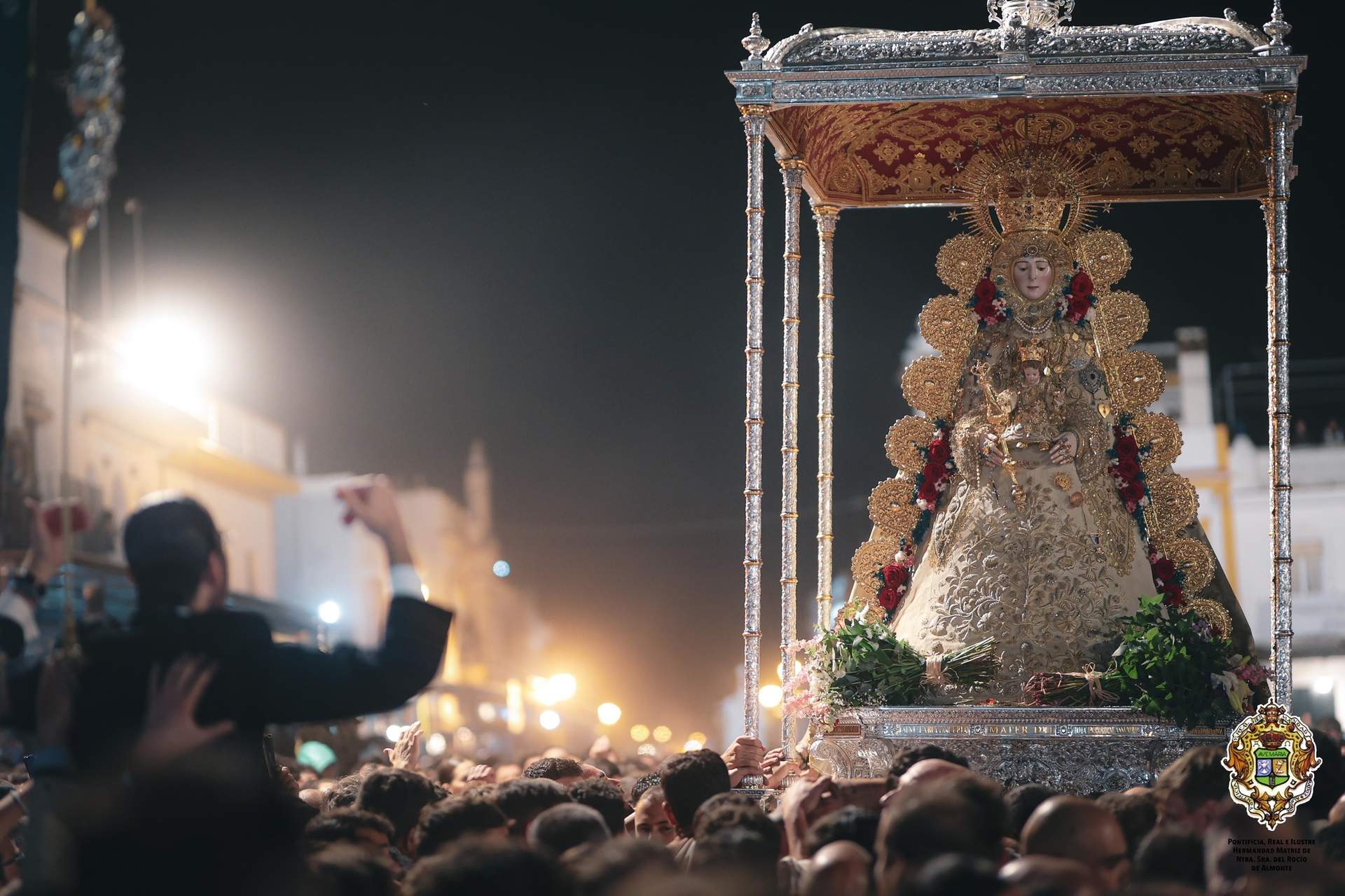 La Virgen, arropada por su pueblo