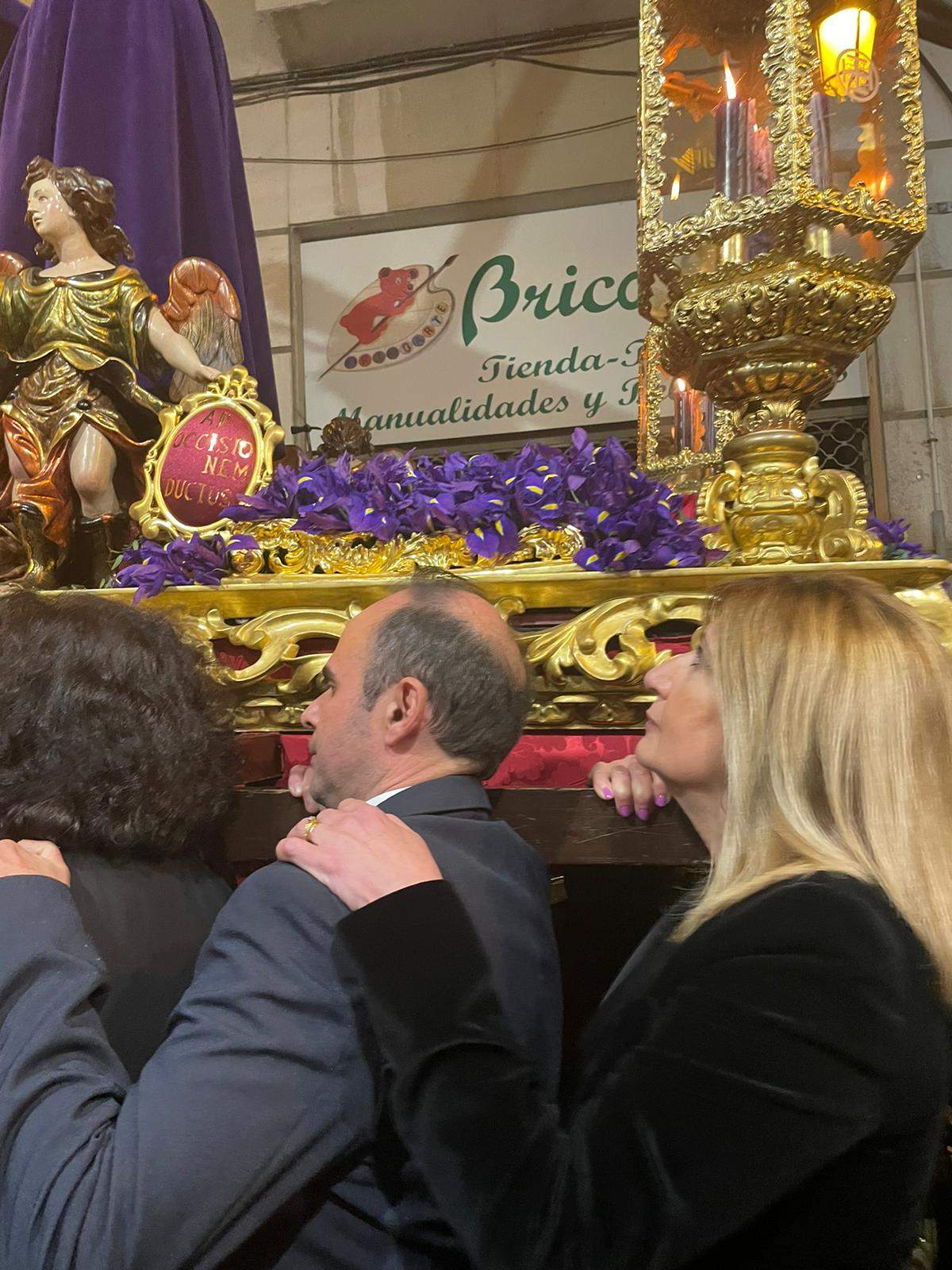 Portando al Nazareno en el Viacrucis celebrado con el motivo de la Coronación de la Amargura