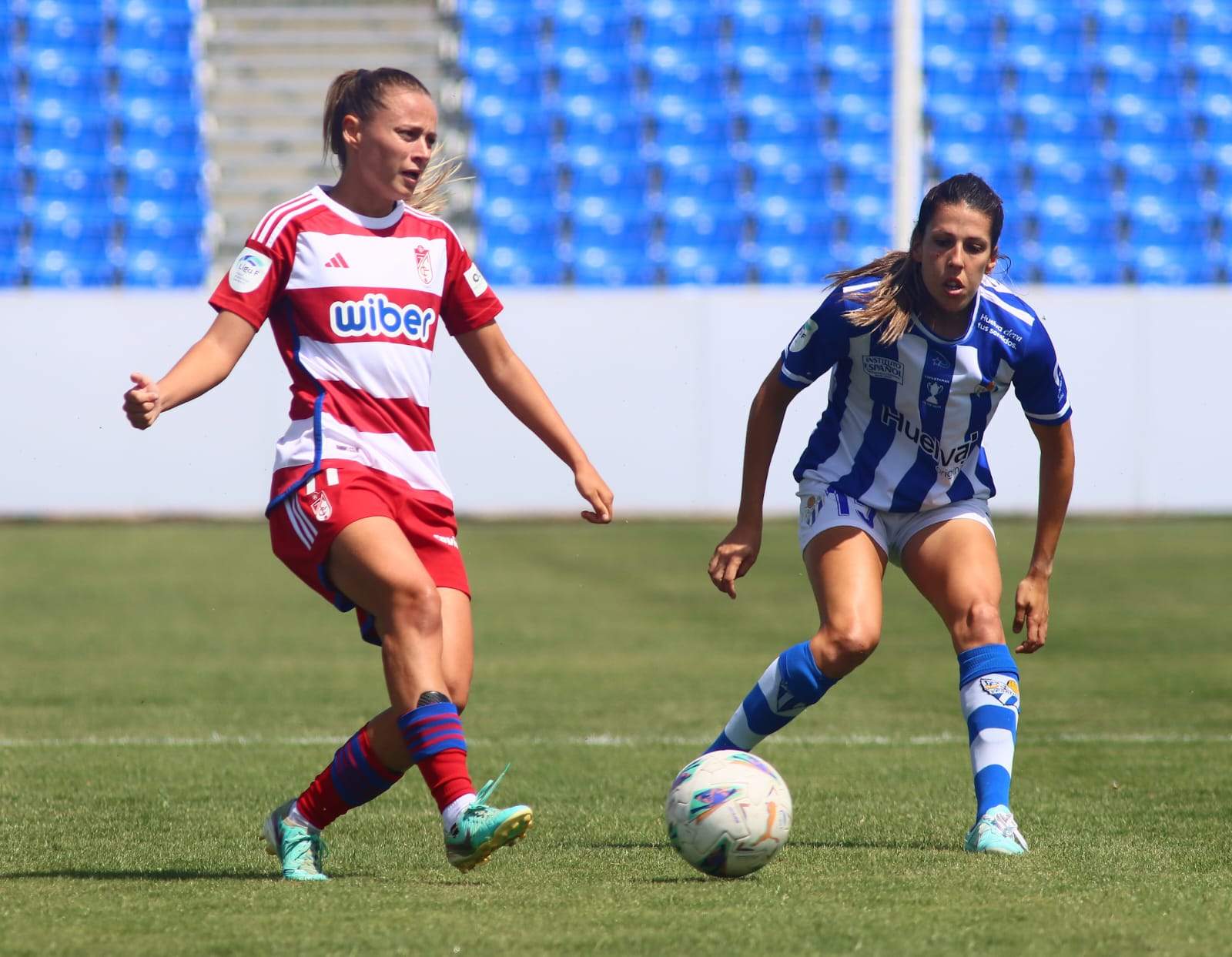 Patri Ojeda vigila un avance del Granada.