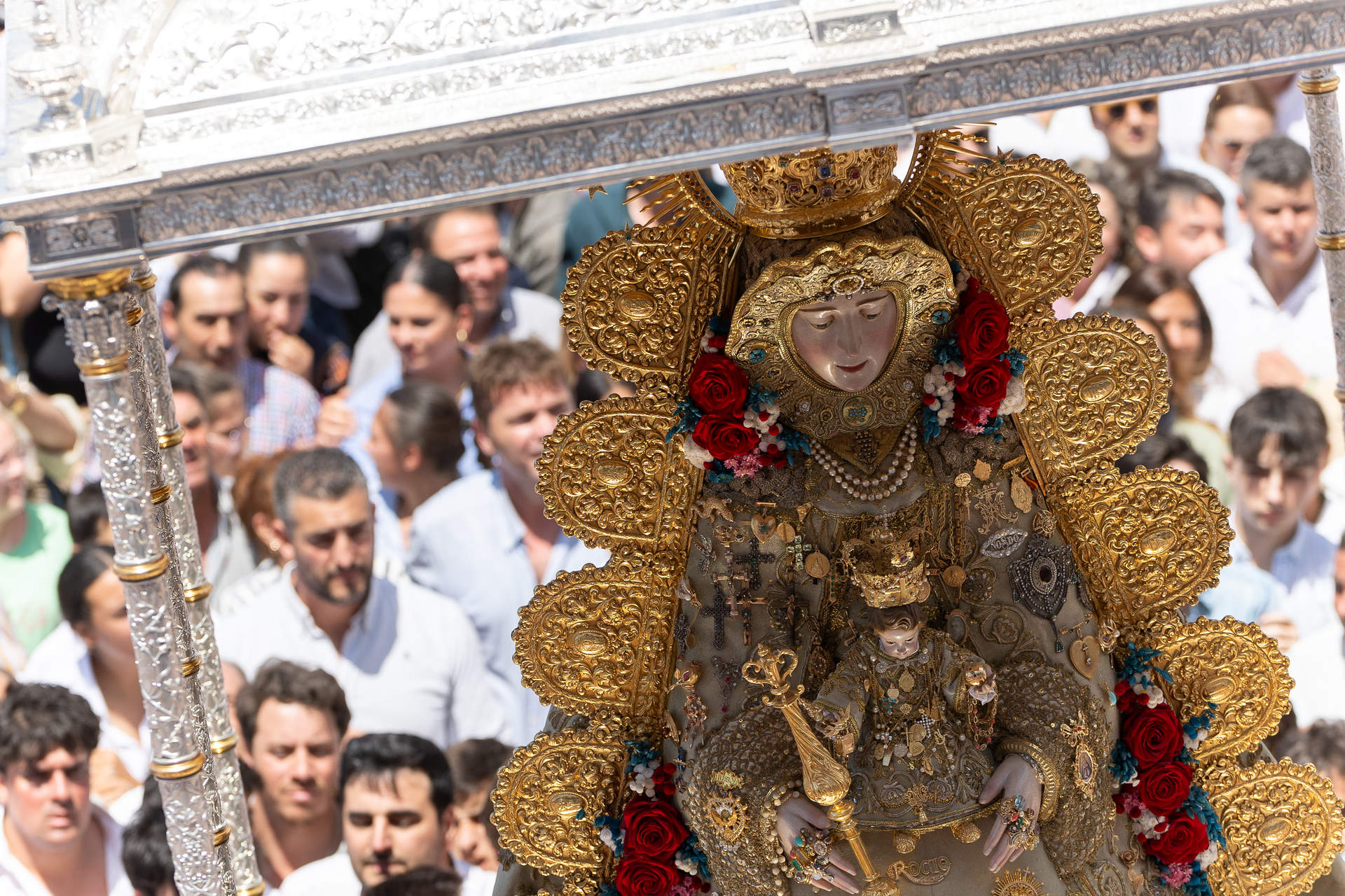 La Virgen del Rocío, centro de todas las miradas