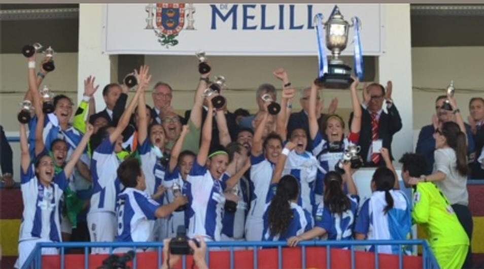 Las jugadoras festejando la consecución de la Copa del Rey