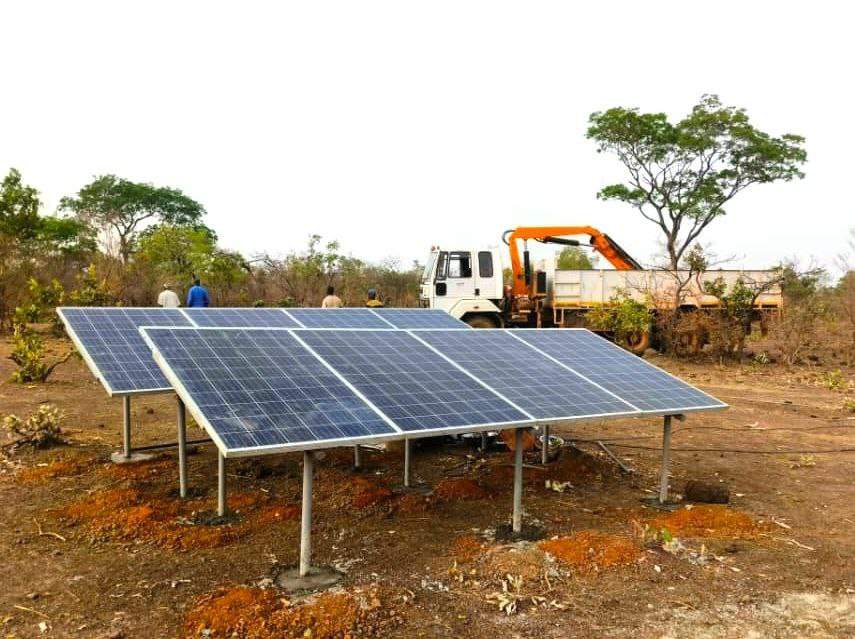 Instalación solar para dar energía a la planta