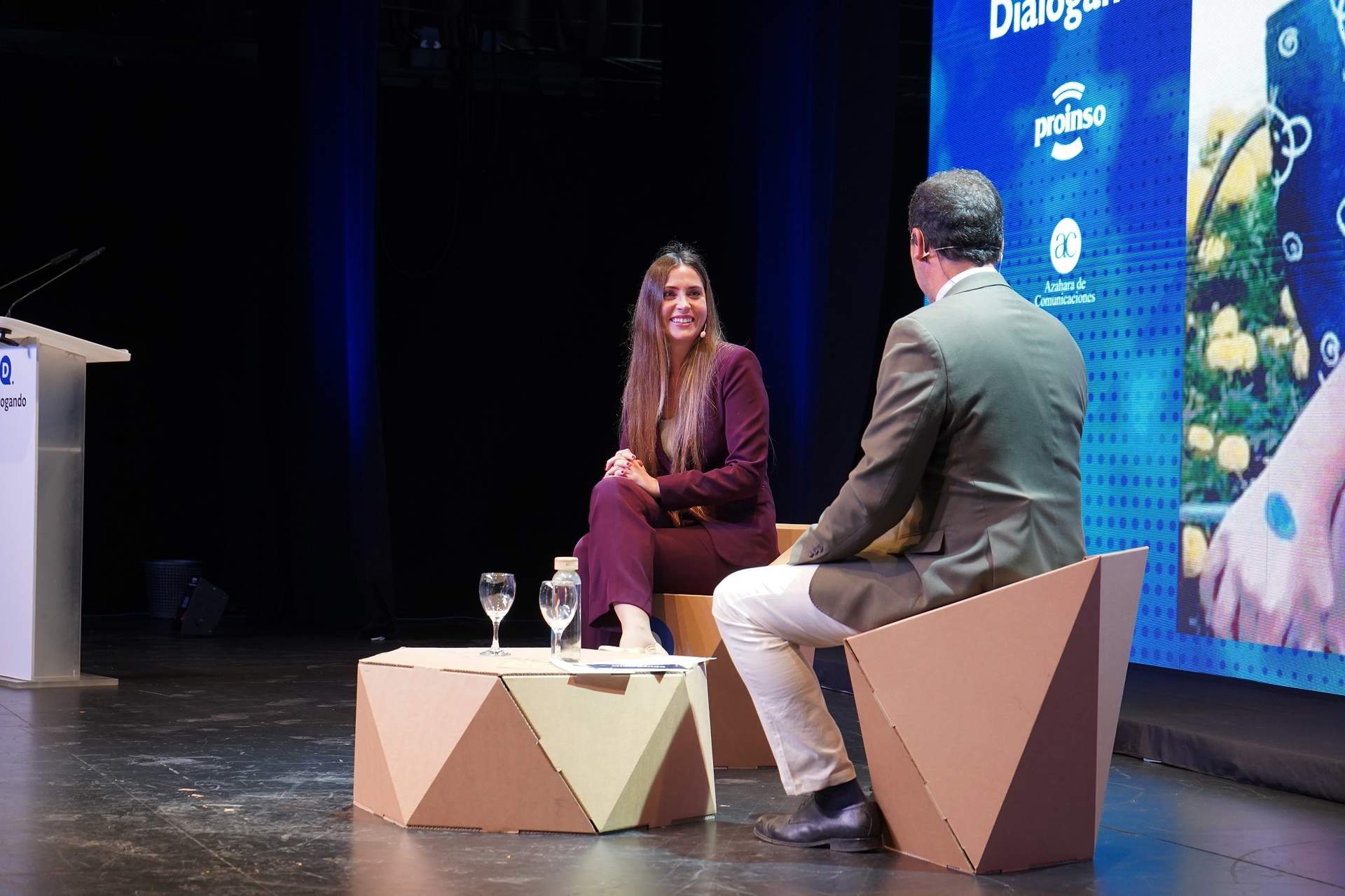 Dialogando - Eva María Laín