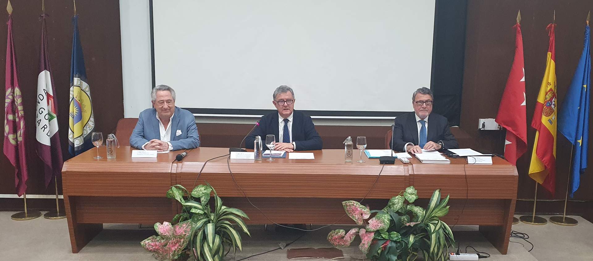 Mesa presidencial de la Cátedra UPM