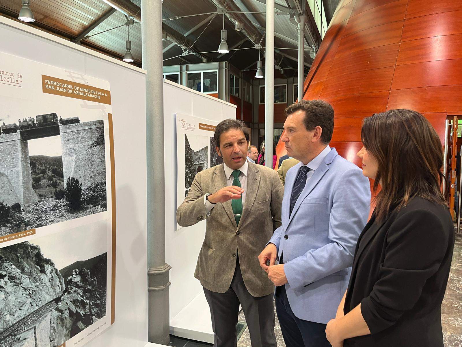 Alberto Santana, en la inauguración de la muestra