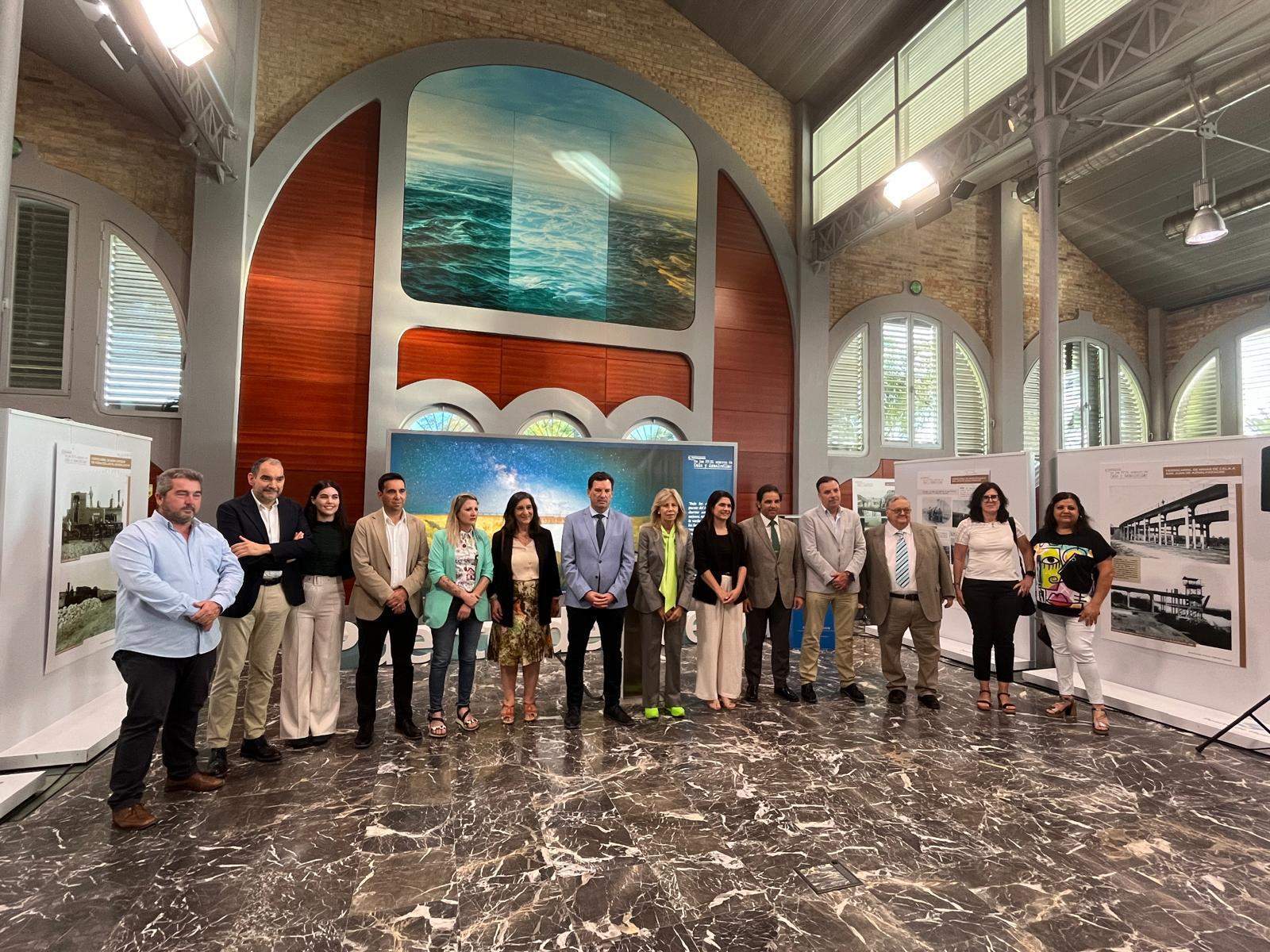Foto de familia en la inauguración