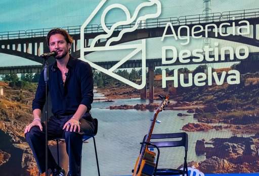 Manuel Carrasco sorprendión con un repertorio de sus temas más icónicos