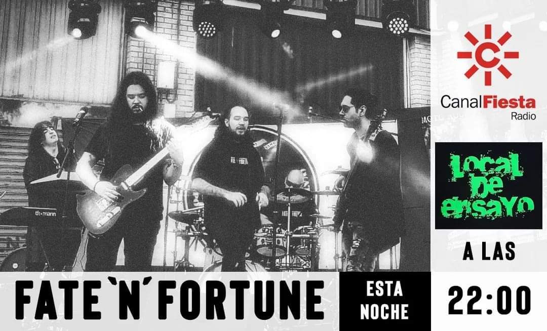 En plena actuación con su grupo ´FATE ´N´ FORTUNE´