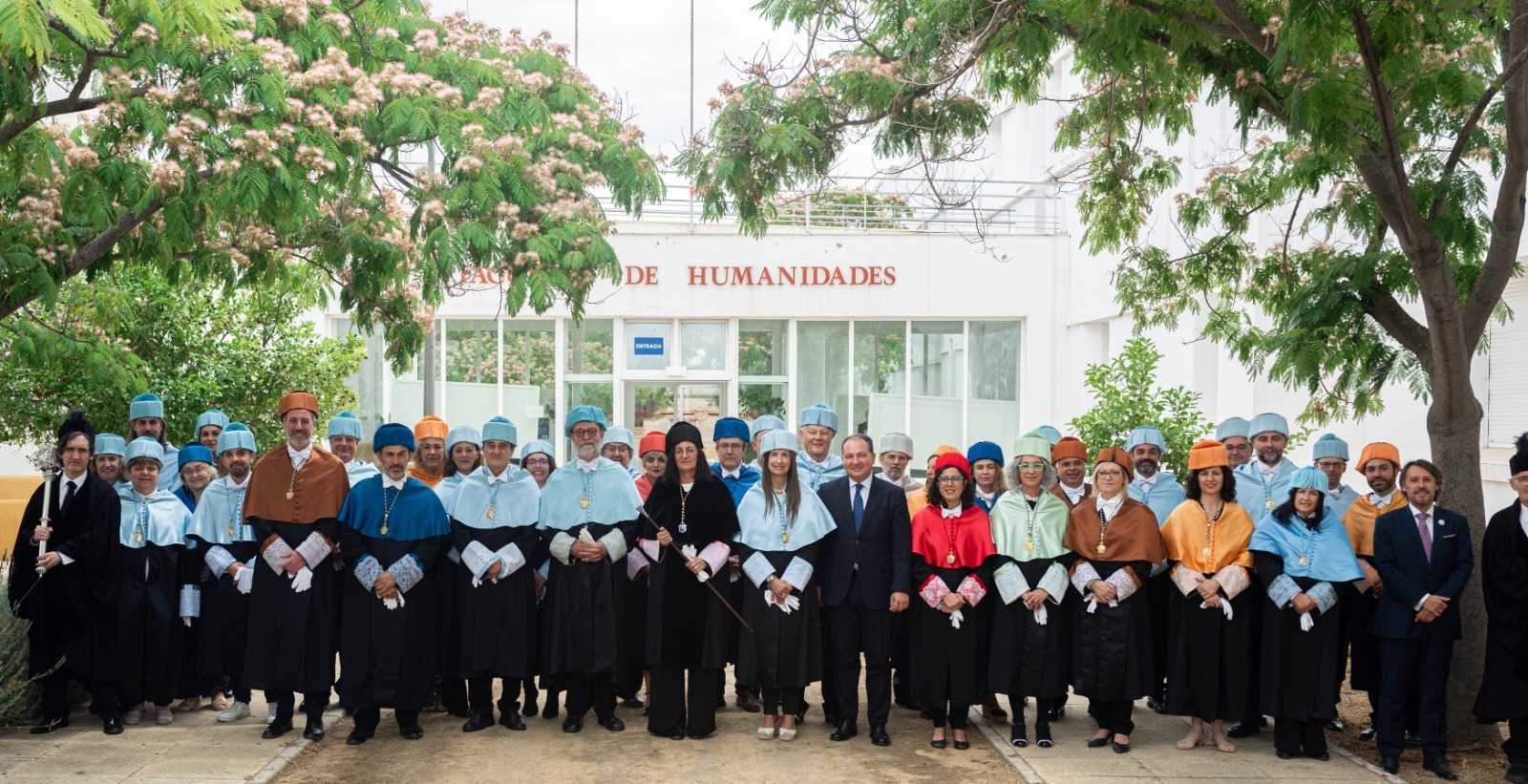 Foto de familia del acto