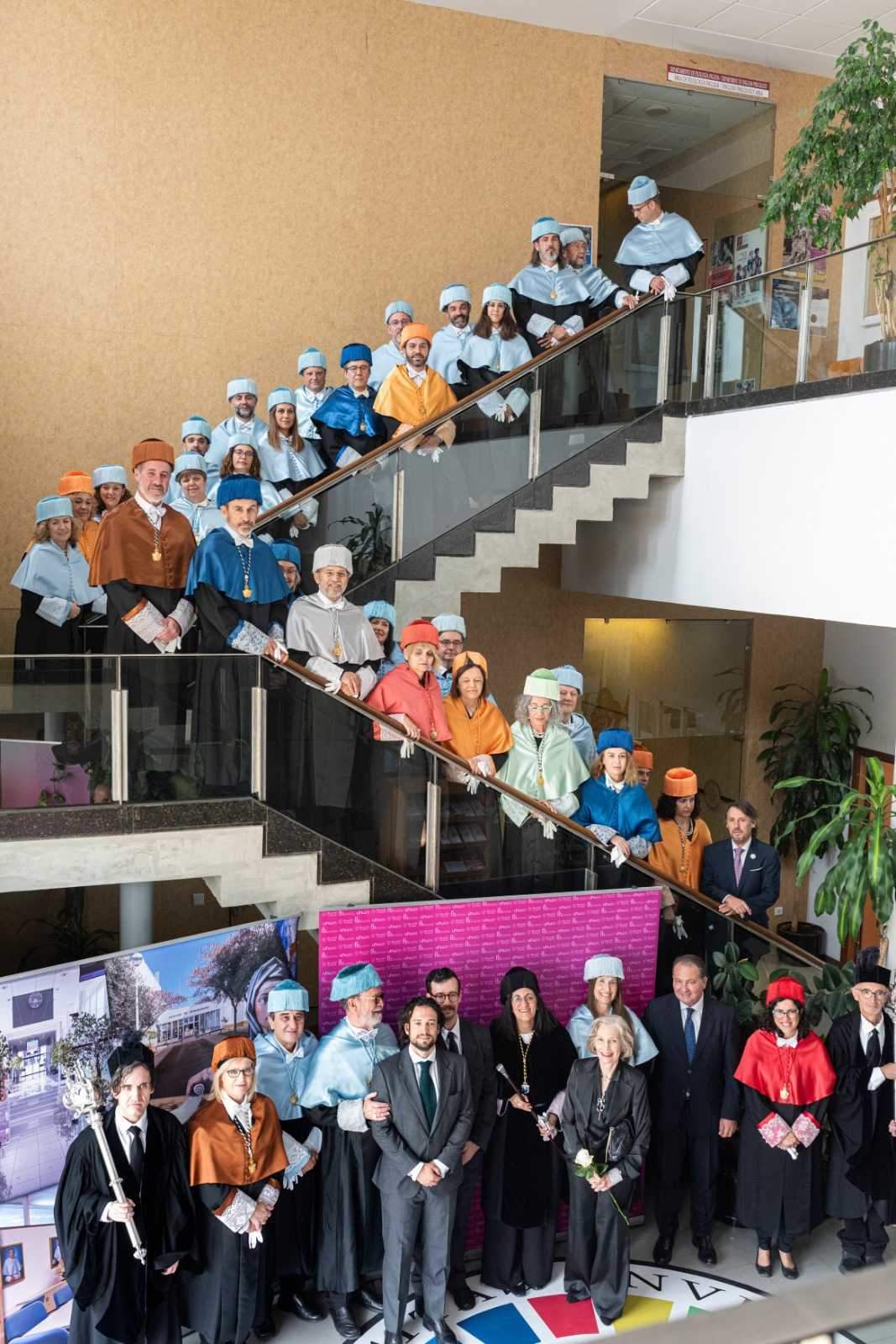 Acompañando al nuevo Honoris Causa