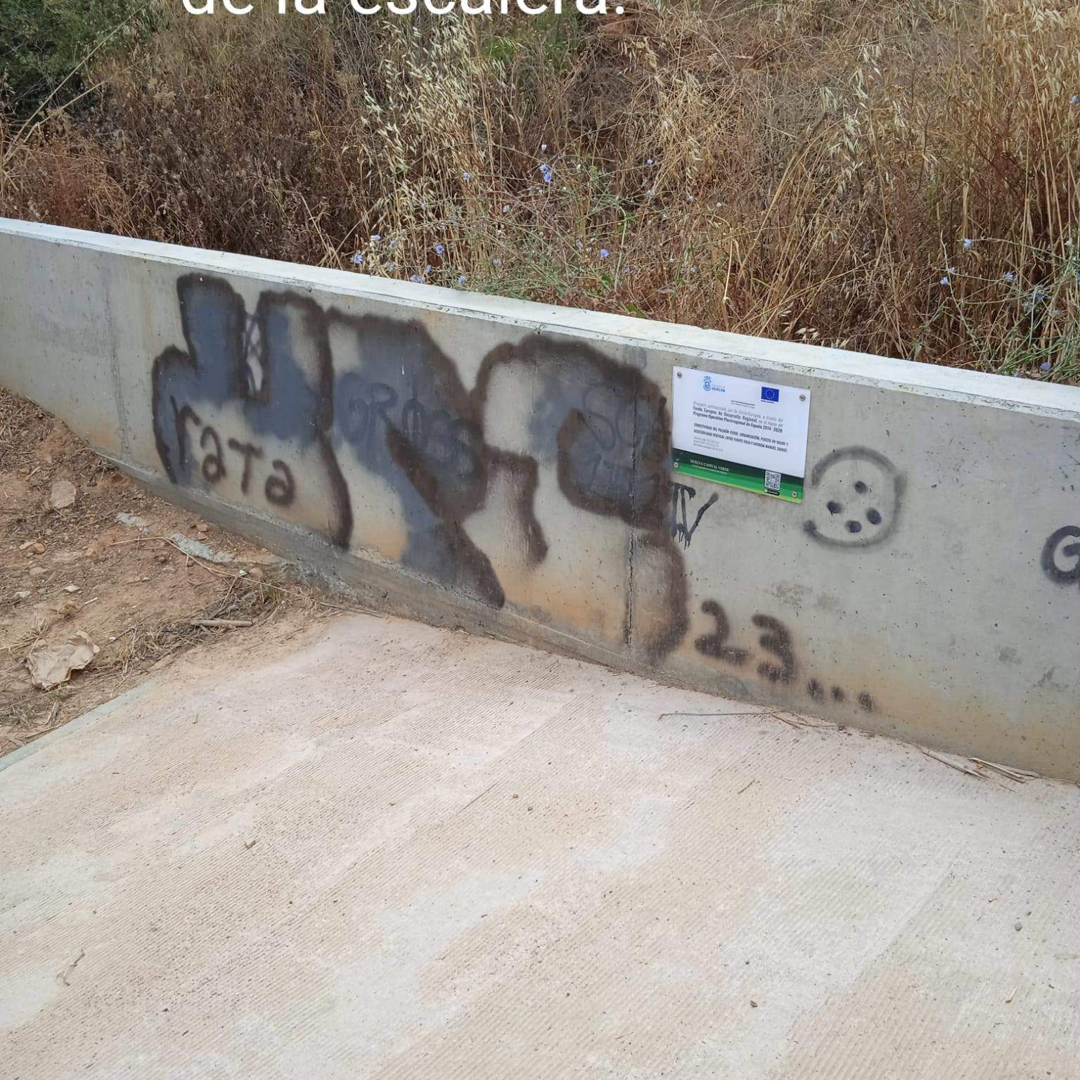 Graffiti que ensucia el muro
