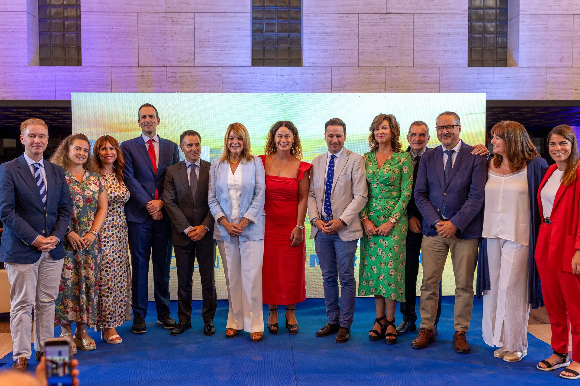 Pilar Miranda posa junto a su equipo de Gobierno