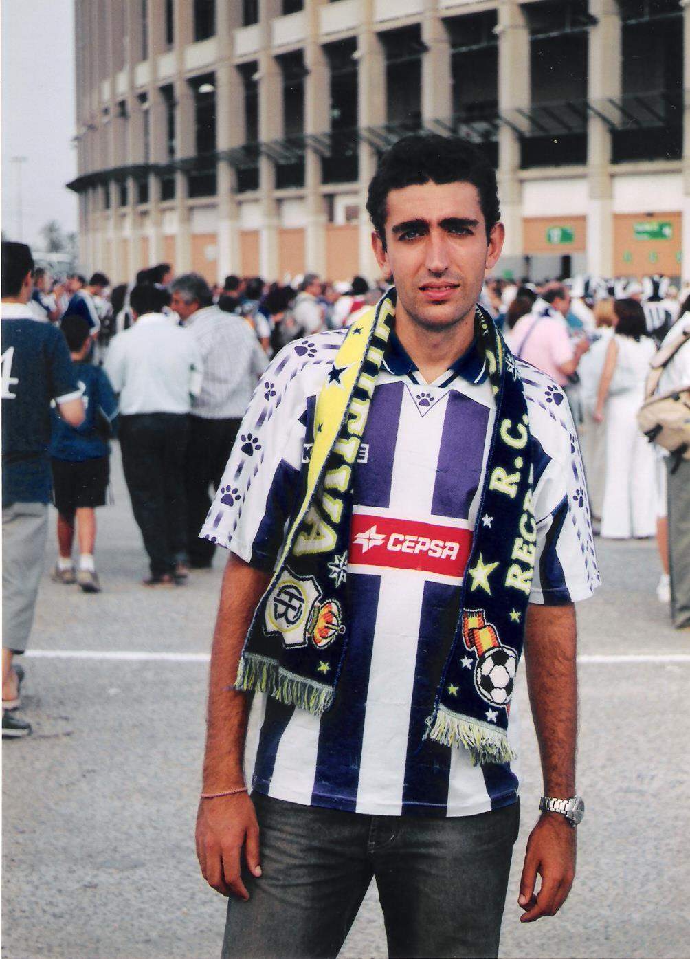 Alejandro como buen recreativista, vistiendo la albiazul