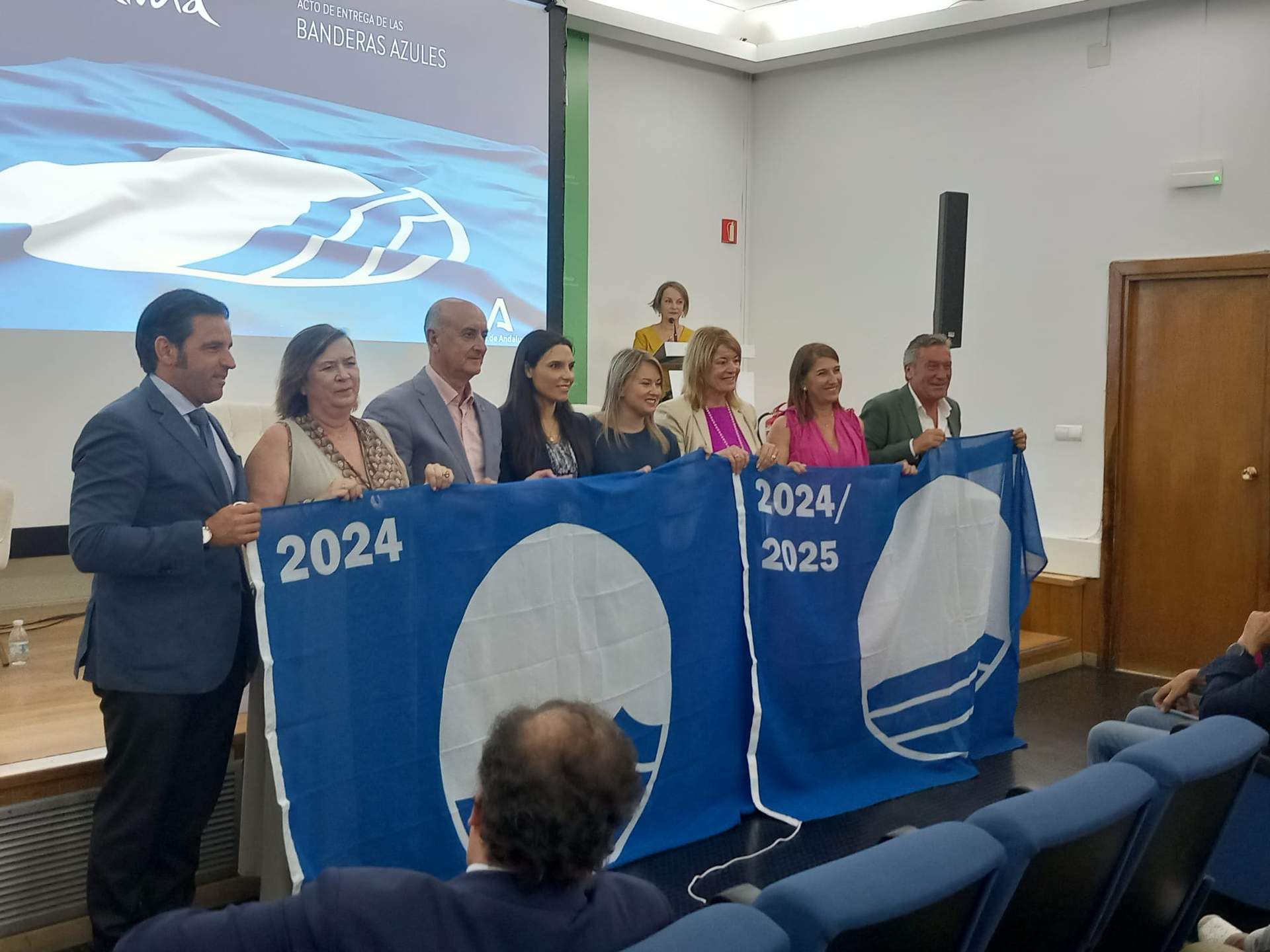 Alcaldes y alcaldesas con el distintivo