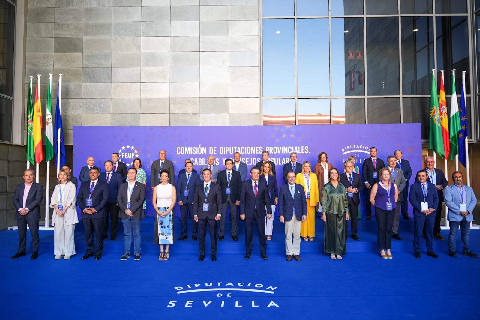 Foto de familia de presidentes y presidentas en Sevilla