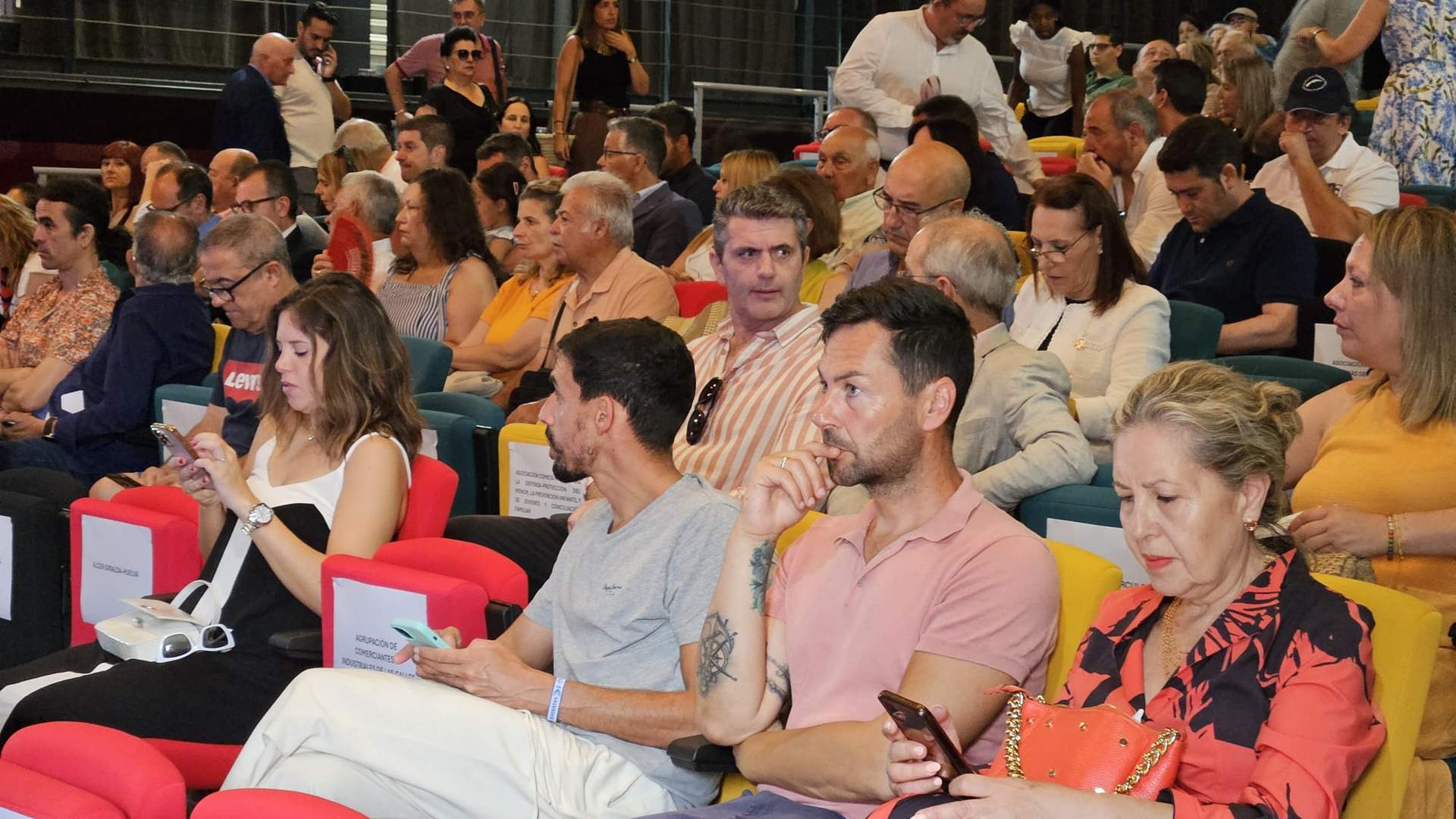 Colectivos sociales y culturales, en el acto