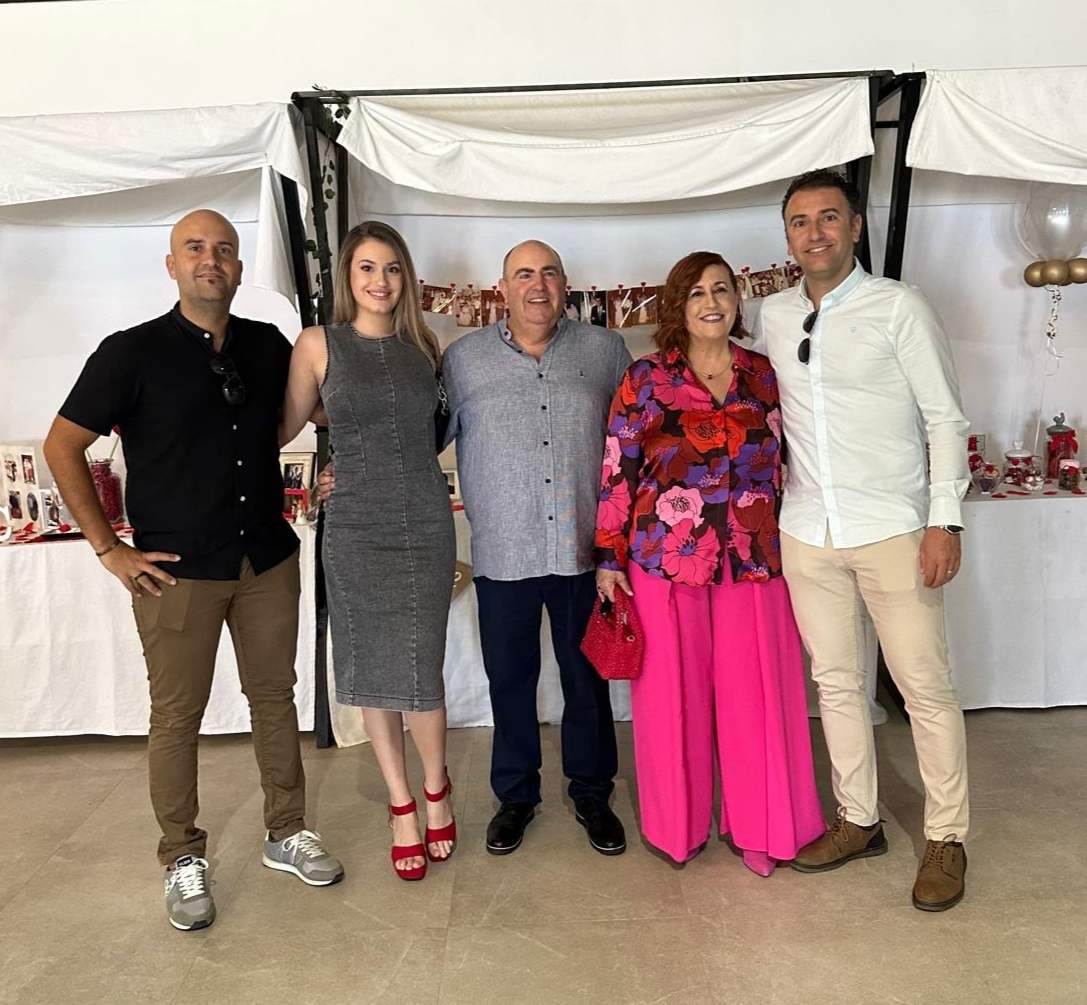 Con sus padres Mari Carmen y Paco y sus hermanos José Manuel y Paco