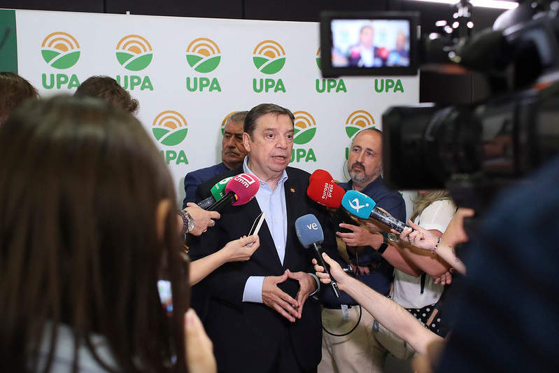 Luis Planas, ministro de Agricultura, en el acto junto a UPA
