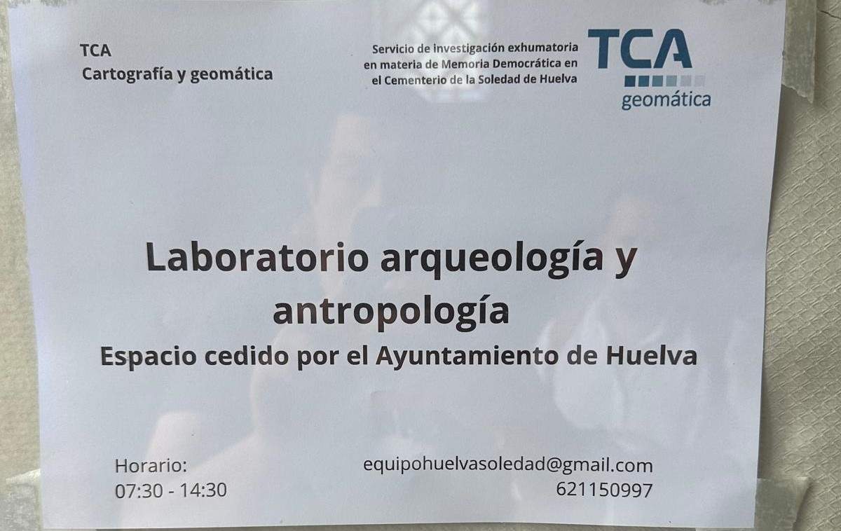 Números de contacto con el equipo forense que trabaja en el cementerio de La Soledad