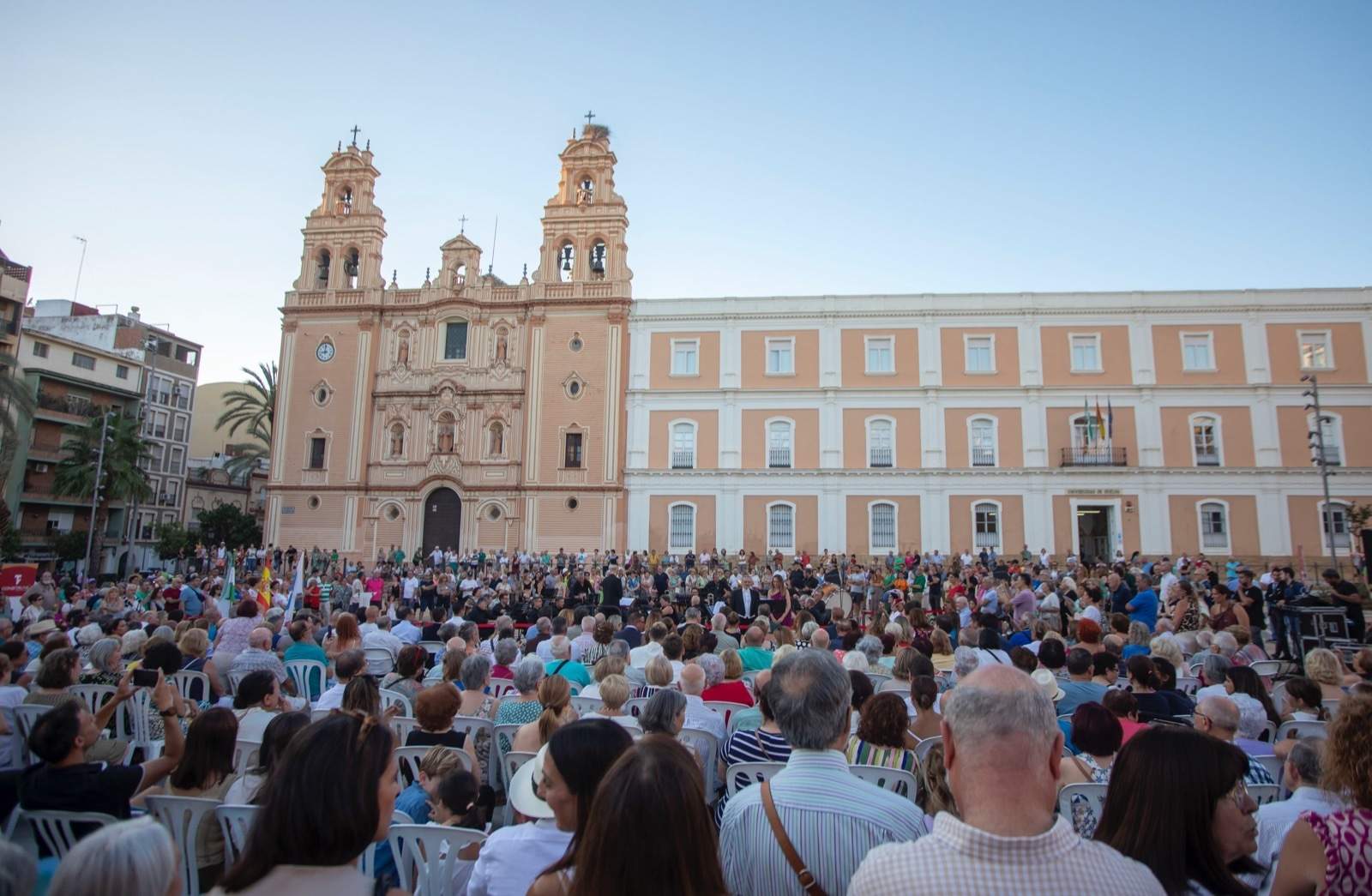 Cientos de personas en la Plaza