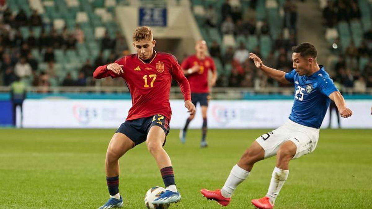 Fermín López jugando con España.