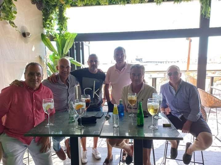 En tertulia con los hermanos Antonio y Alejnandro Mazo, Fede Pérez, Manolo Gómez y el director deportivo del San Roque de Lepe Manolo Santana,