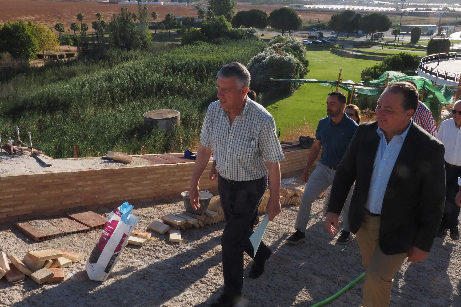 Visita en Palos a las obras EDUSI, Carmelo Romero y David Toscano