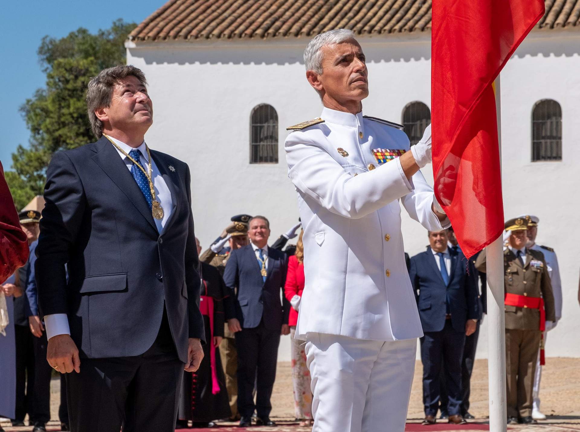 Ceremonia de izado de la bandera de España