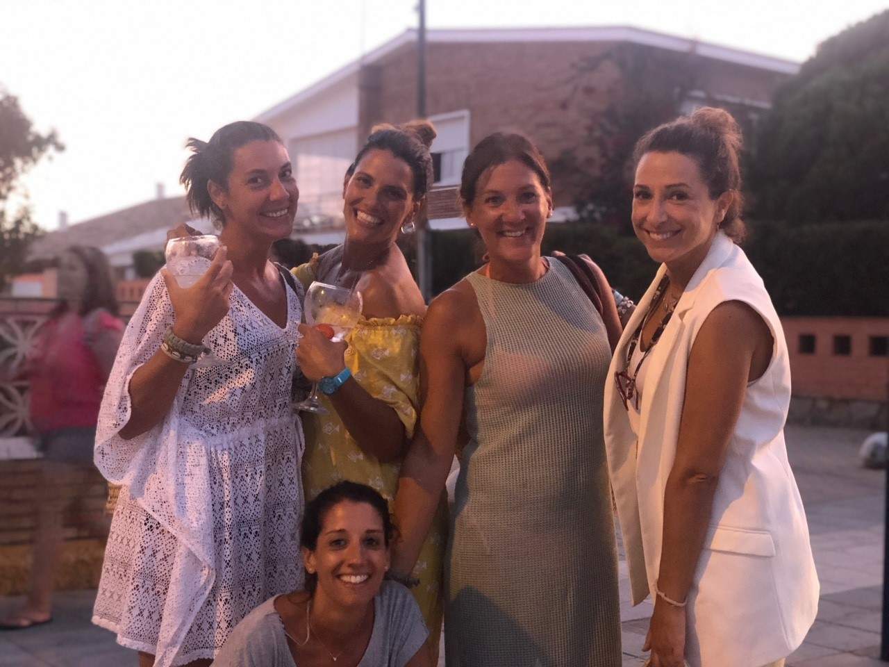 Junto con sus mejores amigas, Carla, que es como una hermana, Antonia De la Torre, Isabel Flores y Ana Castillo