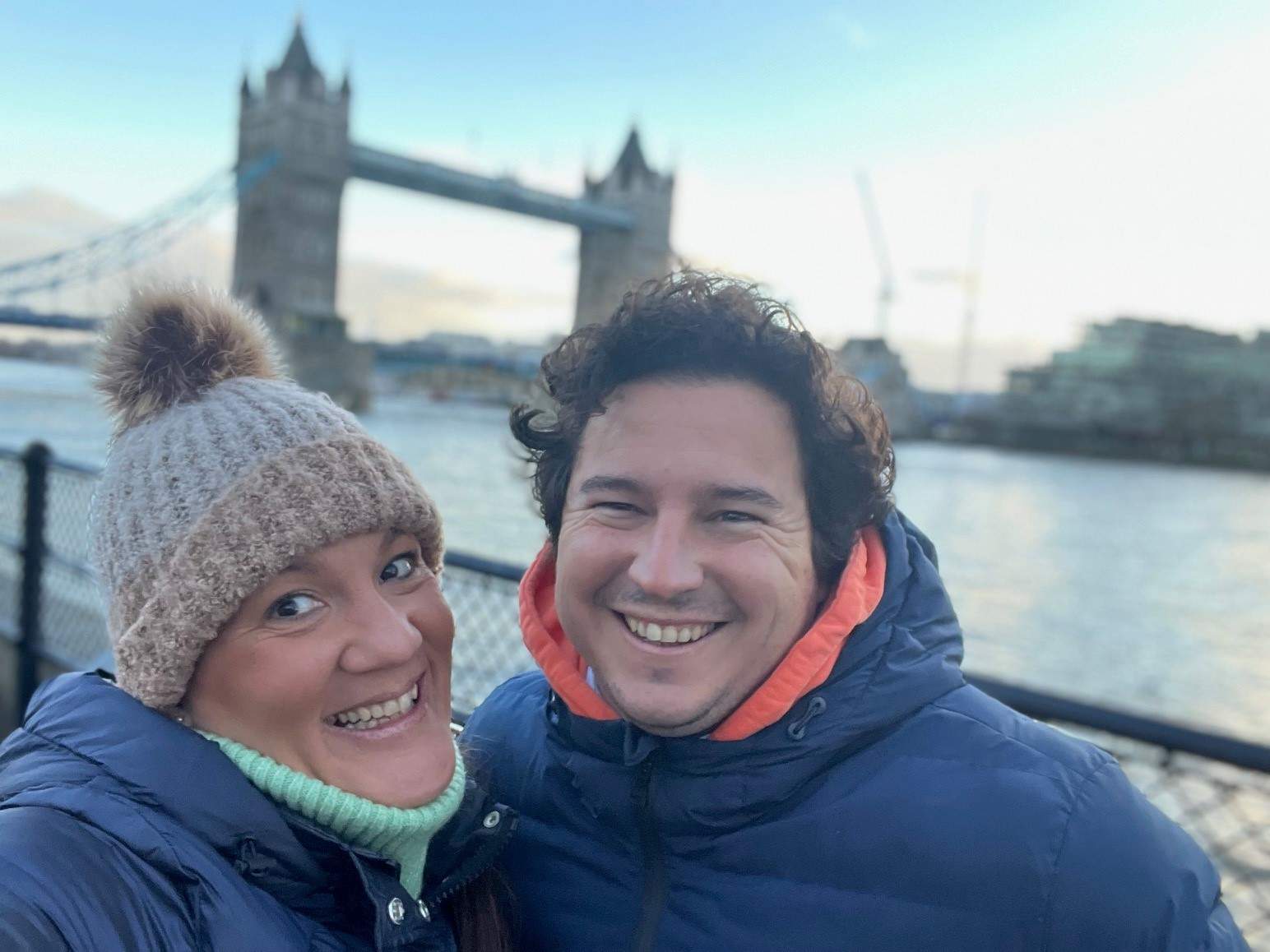 Con Borja su pareja en uno de sus múltiples viajes
