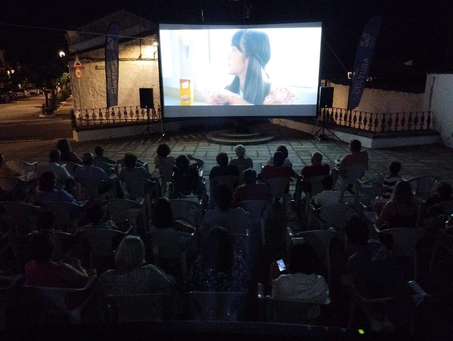 Cine en el Pueblo en el rincón más pequeño de Huelva, Cumbres de Enmedio