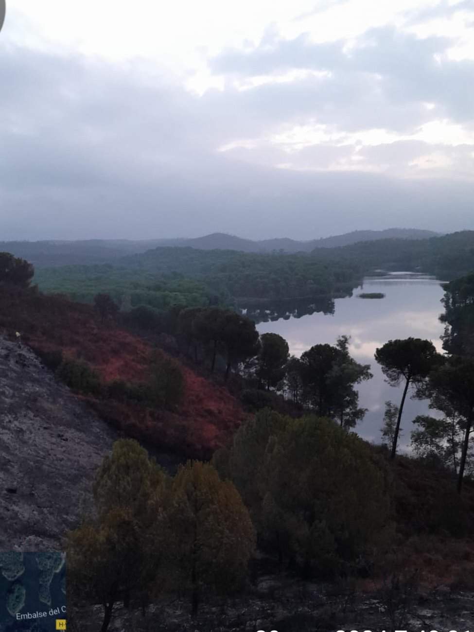 Cabecera del pantano, donde se han frenado las llamas