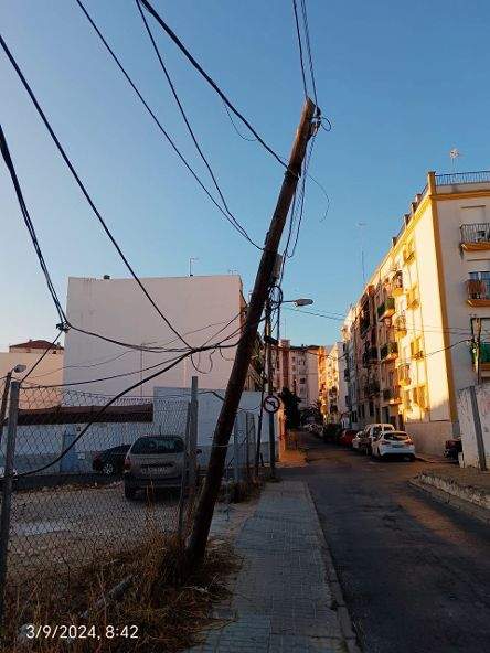 Poste Calle El Almendro