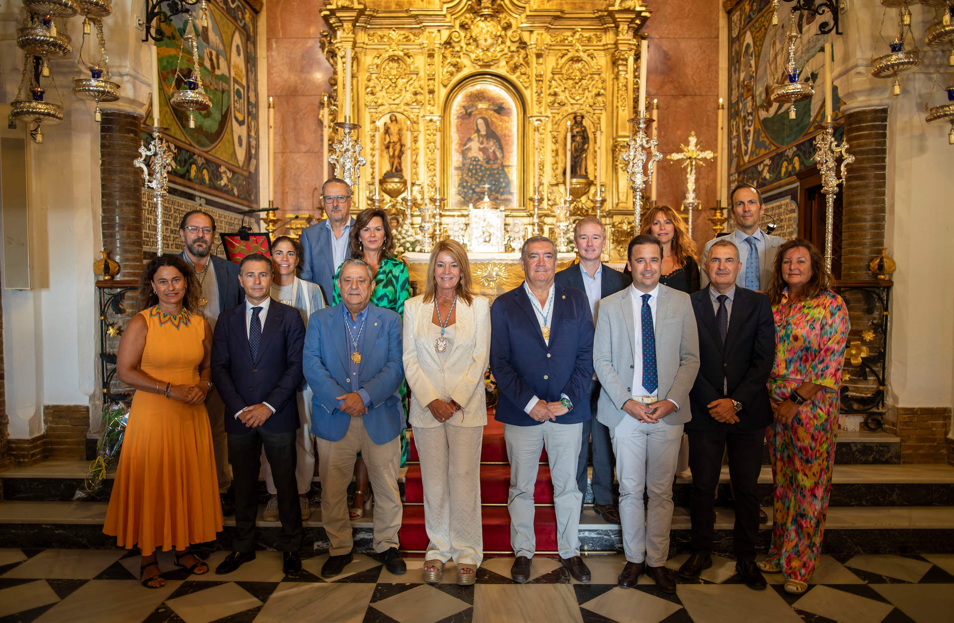 Foto de familia en el Santuario