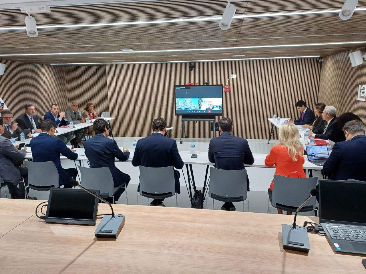 Asistentes a la reunión del Consejo Asesor del Aeropuerto