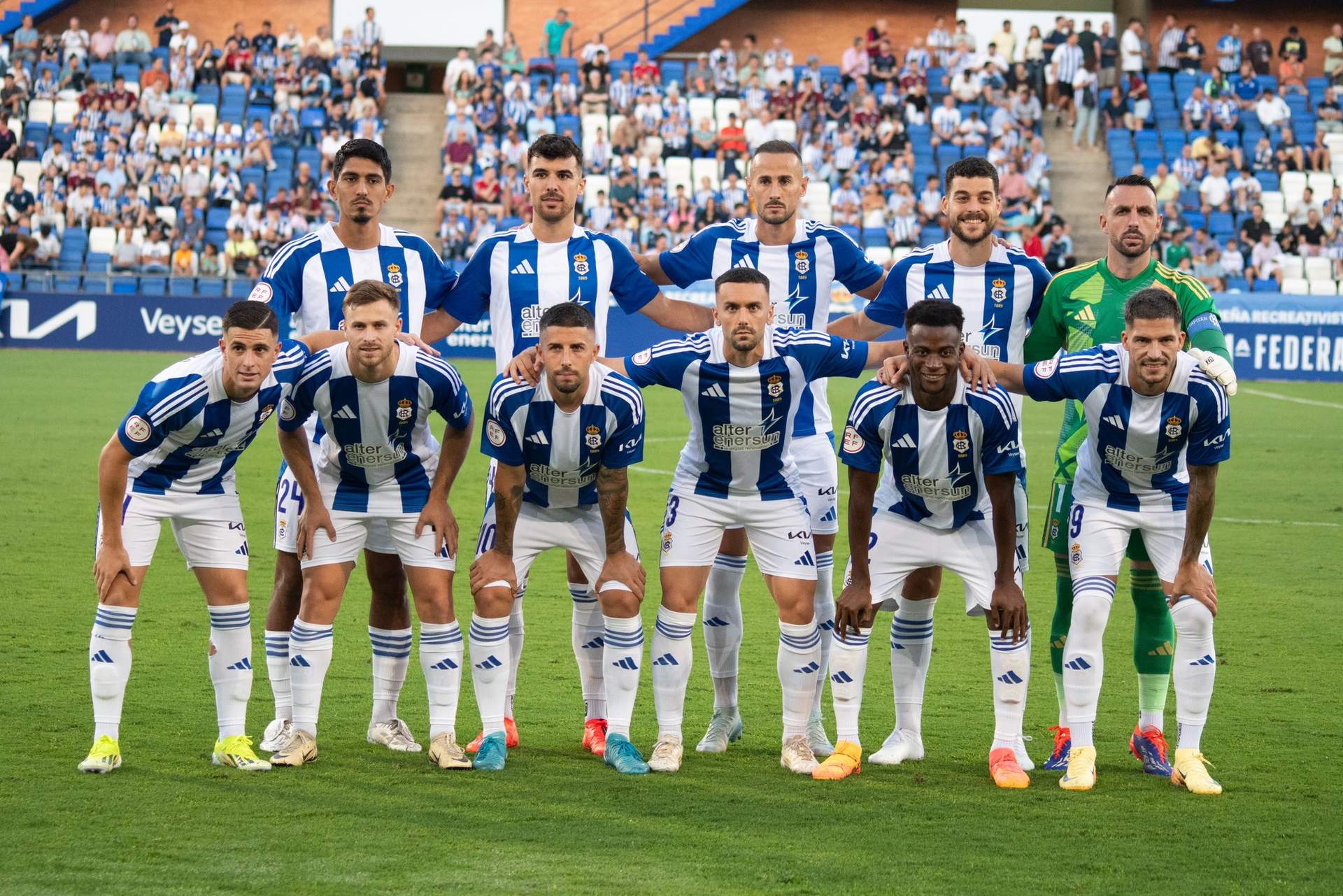 Alineación del Recre frente al filial del Sevilla.