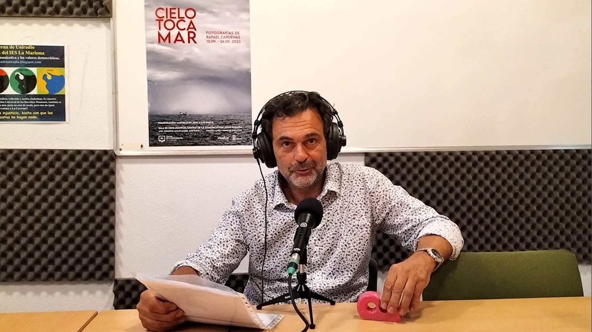 Rafael durante una entrevista en un medio radiofónico