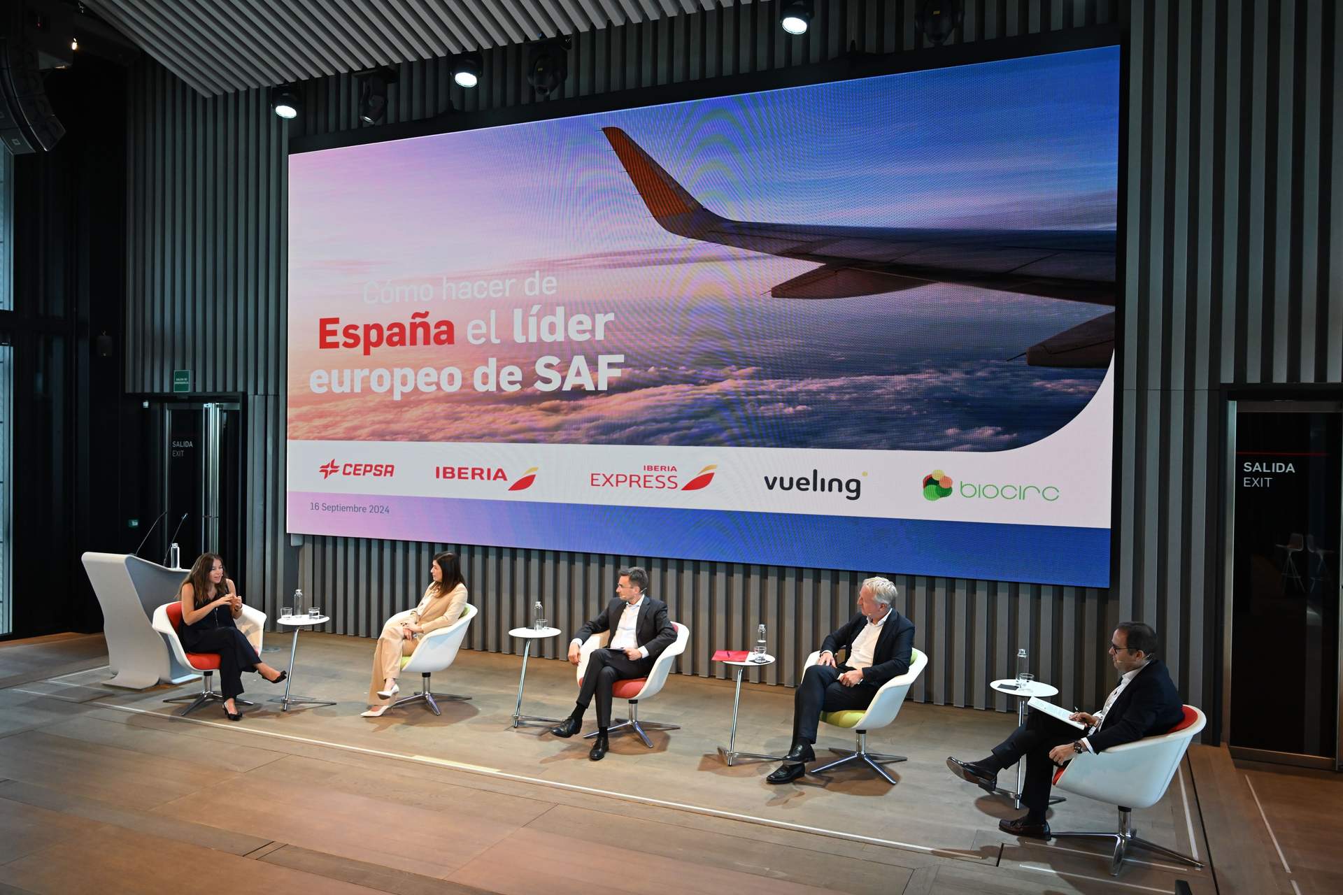 Mesa redonda CEOs y Rosario Sánchez, secretaria de Estado de Turismo