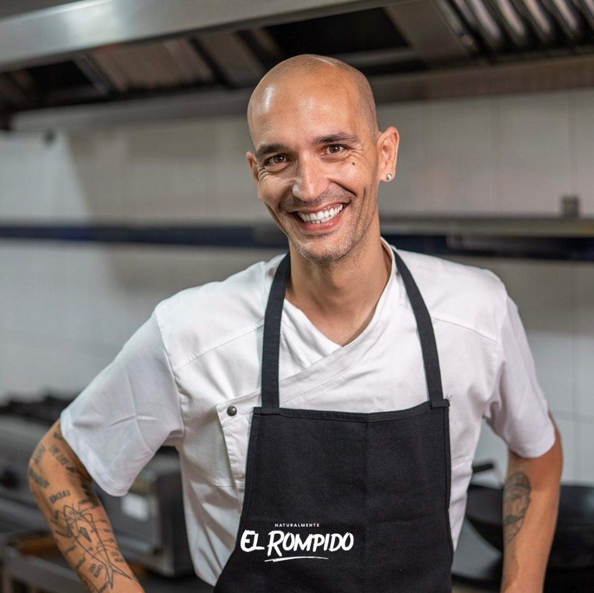 Siempre con una sonrisa y con el delantal puesto y entre fogones