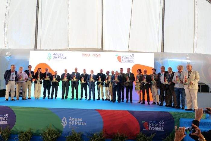Foto de familia de las personas y entidades reconocidas