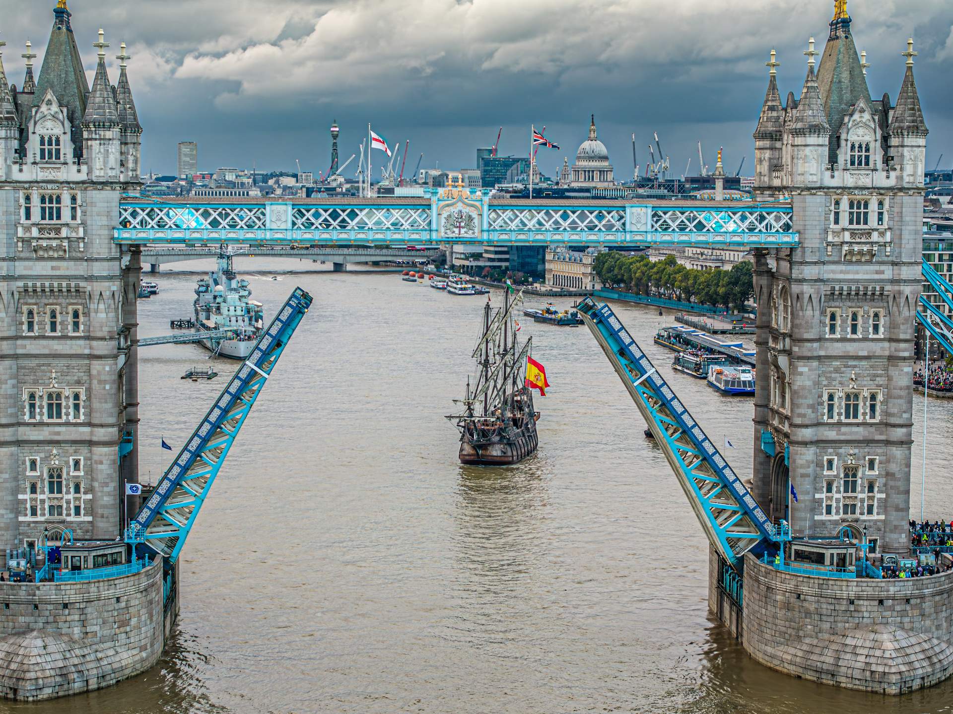 Galeon Londres. Fuente SkyShark Media Aerial Imagery