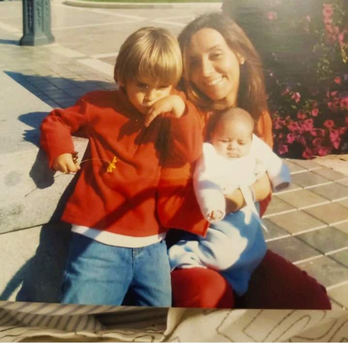 Con sus hujos Gonzalo y Juan de pequeños