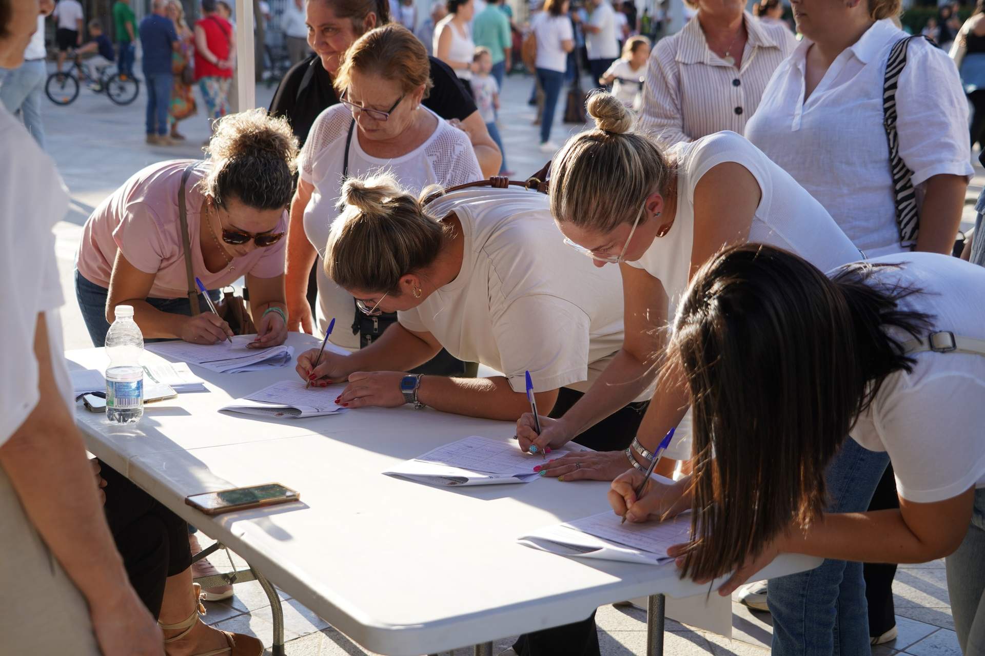 Se recogieron más de 2.000 firmas