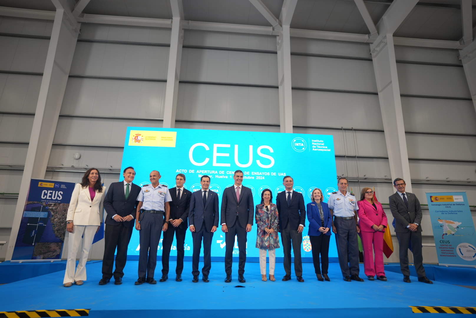 Foto de familia en la inauguración del CEUS