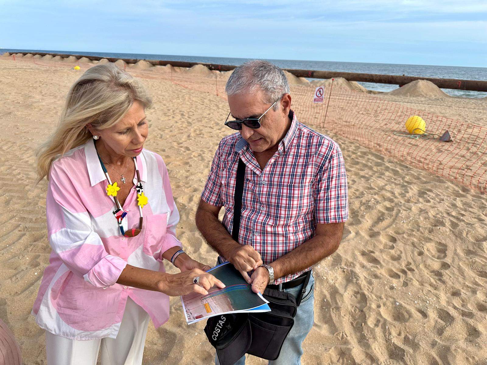 La subdelegada del Gobierno y el director de Costas, en La Antilla