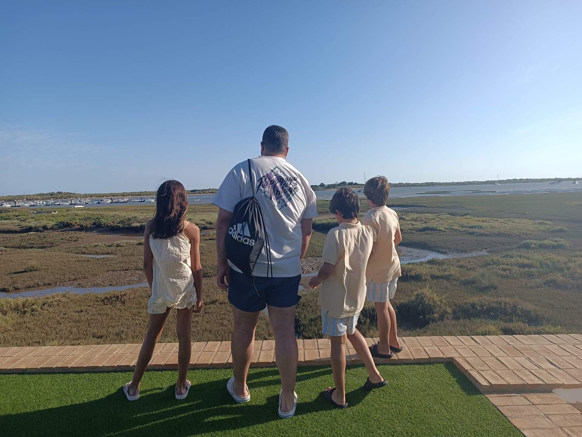 Ejerciendo de tito con sus sobrinos Elsa, Manuel y Álvaro